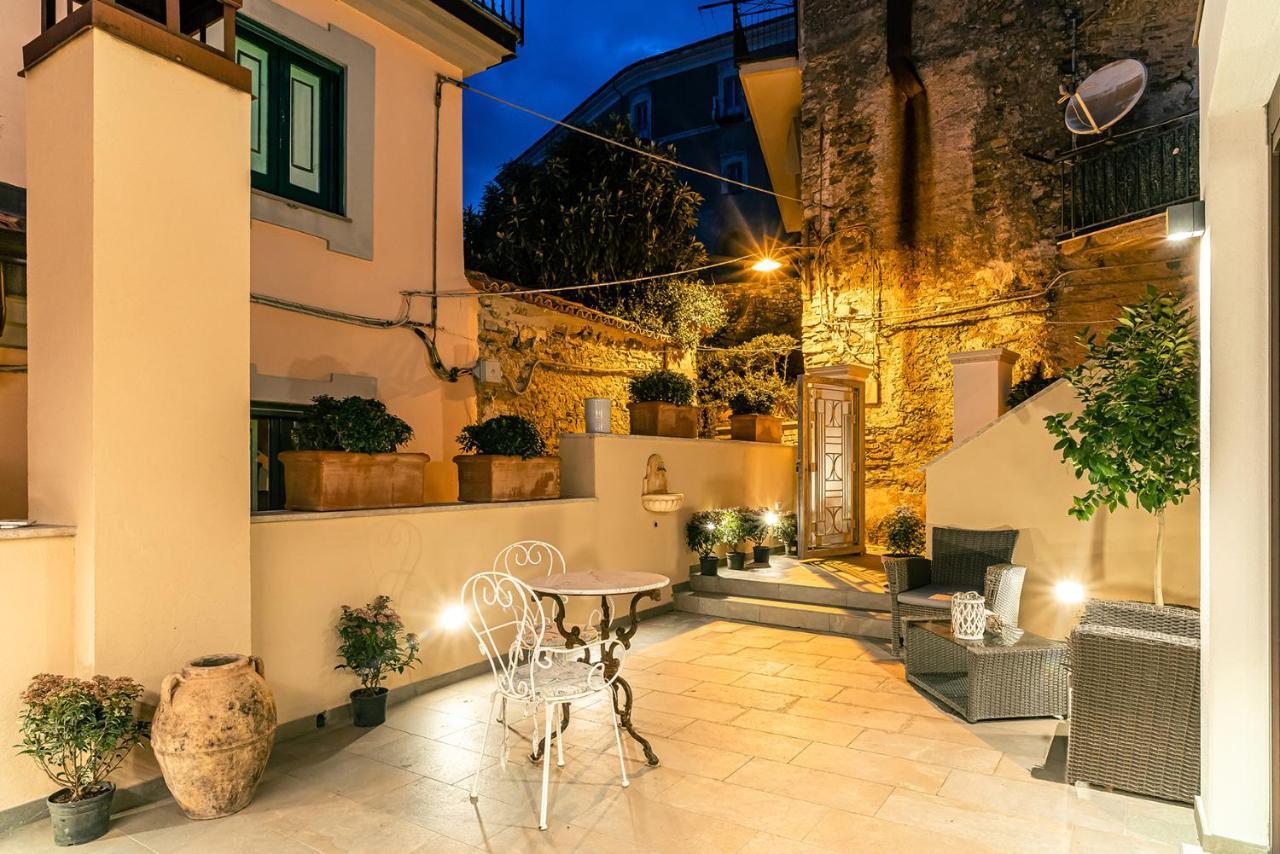 De Gulia Charme And Relax Bed & Breakfast Castellabate Bagian luar foto